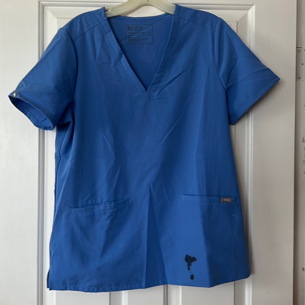 women's
Casma™ - Three-Pocket Scrub Top - M /ceil blue